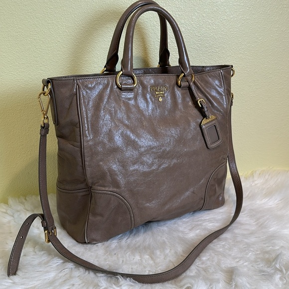 💯 Authentic Prada  Two-way Leather Tote Bag🍀 - Picture 6 of 17